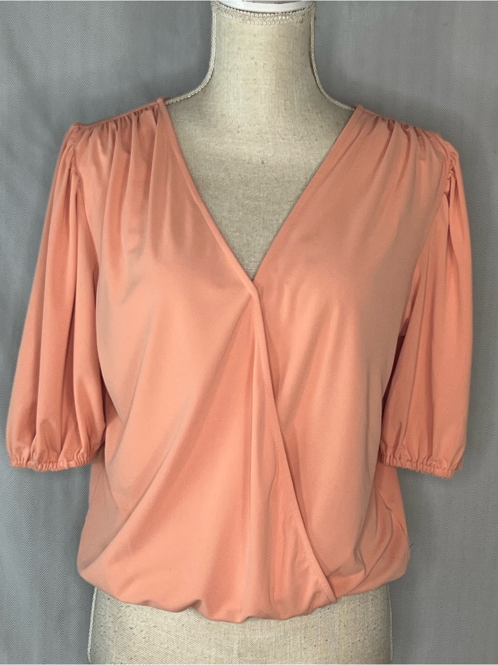Worthington Top Coral/Salmon Faux Wrap Short Sleeves Elastic Waist & Hem M👍